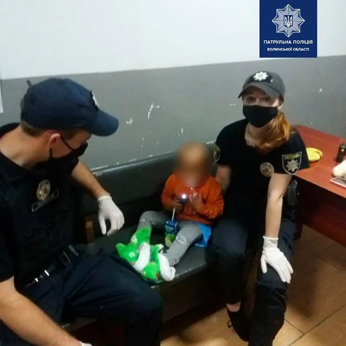 У Луцьку п’яна матір із 3-річним сином ночували у товарному вагоні (фото)