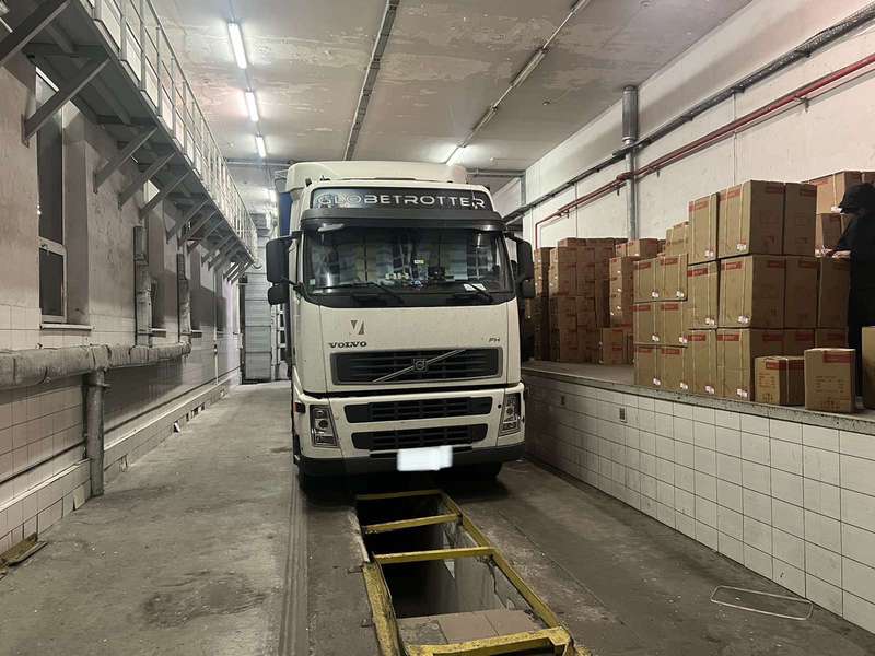 У «Ягодині» митники знайшли у вантажівці дві тонни «лівих» змішувачів (фото)