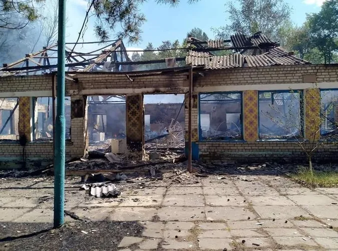 За добу окупанти обстріляли 32 населені пункти Луганщини та Донеччини (фото)