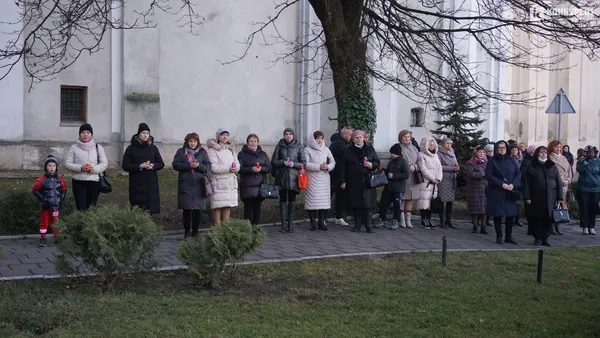 У Луцьку вшанували пам'ять жертв Голодомору (фото, відео)