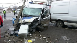 На Волині поліцейський автомобіль врізався у стовп (фото) 