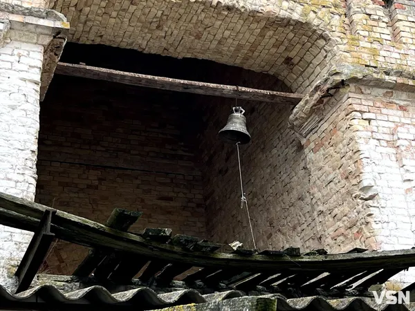 На Волині відроджують храм, у стіні якого застряг снаряд (фото)