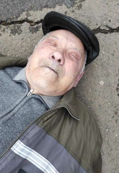 У Луцьку на Чорновола знайшли труп – особу померлого встановлюють (фото 18+)