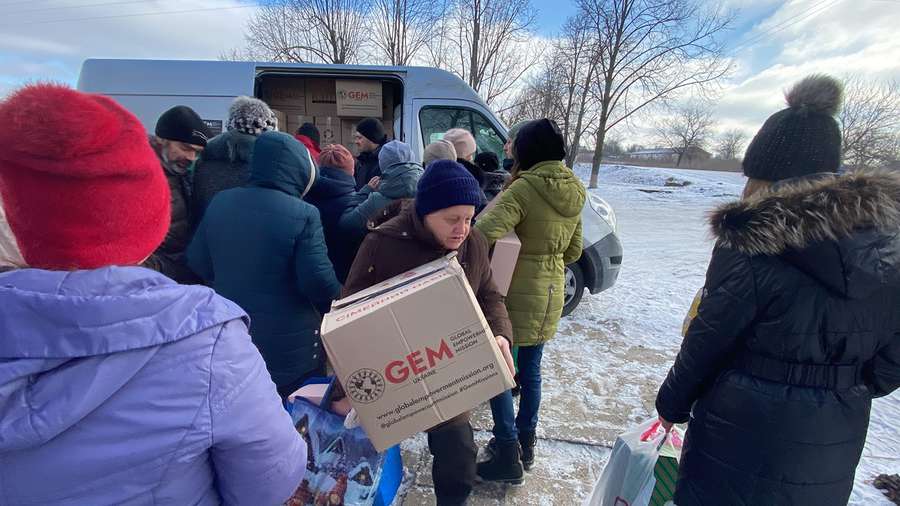 За 10 кілометрів від московії: луцькі волонтери роздали допомогу на Харківщині (фото)