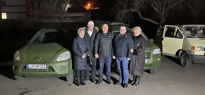 Волинські медики придбали дві автівки для бійців 14-ї ОМБр (фото)