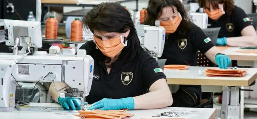 Компанія Lamborghini почала виробляти медичні маски (фото)