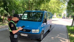 Інспектори з паркування почали ловити «автохамів» у спальних районах Луцька