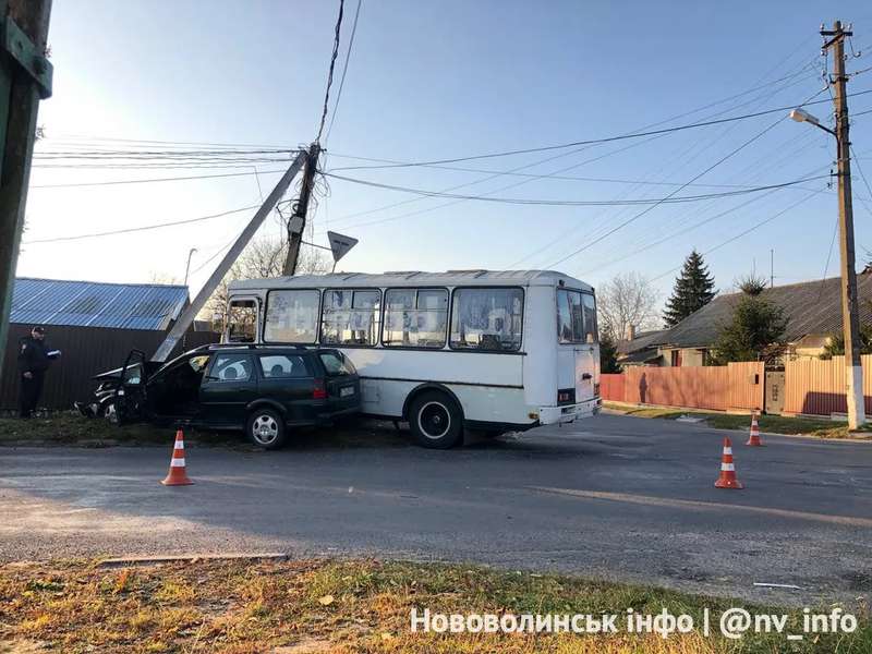 У Нововолинську автобус протаранив легковик – є травмовані (фото)
