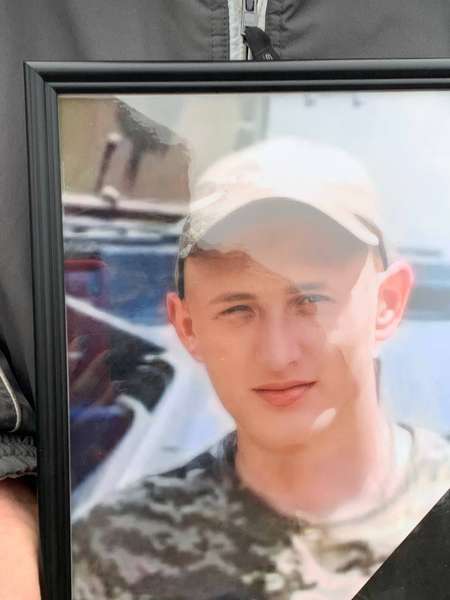 Маленький син залишився без батька: під Луцьком поховали 23-річного Героя Олександра Мороза (фото)