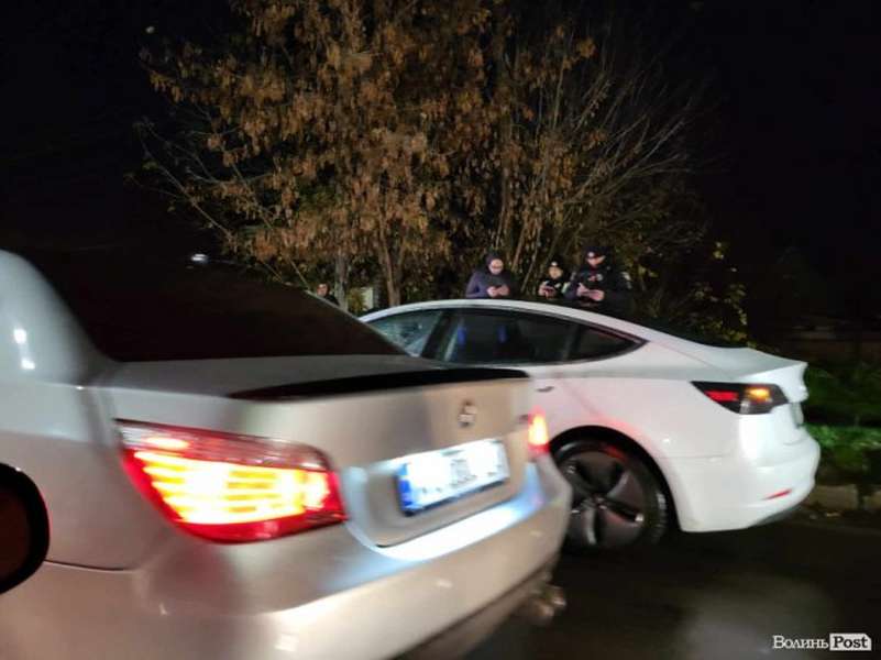 У Луцьку – ДТП: зіштовхнулись BMW і Tesla (фото)