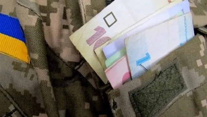 Грошова допомога військовослужбовцям та їхнім родинам: як змінились цифри (інфографіка)