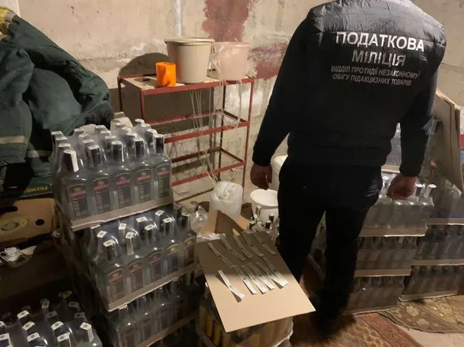 Лучанин підробляв і продавав горілку відомих марок