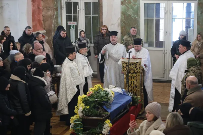 У Луцьку попрощалися із воїном Дмитром Бобровським (фото)