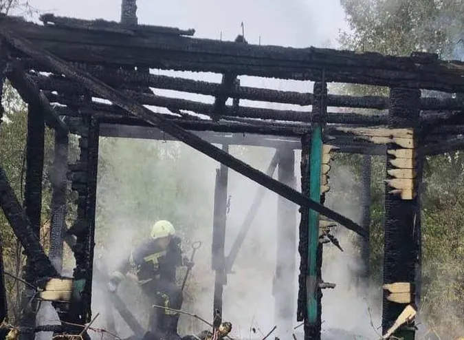 На Волині вщент згоріла господарська будівля