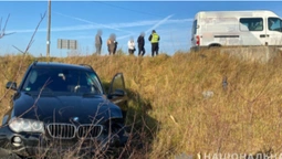На Волині водійка «опеля» не пропустила BMW – авто з'їхало з дороги (фото)