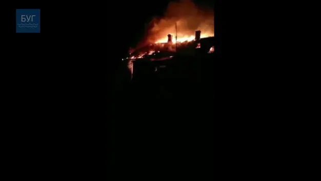 Ні собі, ні сусідам: на Волині чоловік втретє підпалив власний будинок (відео)