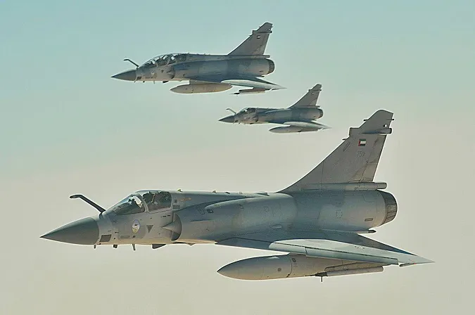 Макрон: Франція передасть Україні винищувачі Mirage-2000 і підготує пілотів