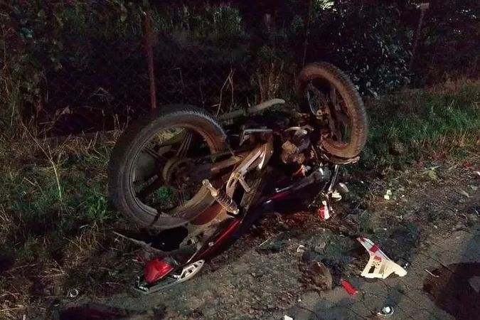 Не увімкнув фар: на Волині в аварії постраждав мотоцикліст