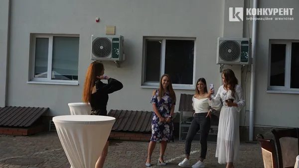 Дискотека, жарти та подарунки: у Луцьку відсвяткували Makis Fest*
