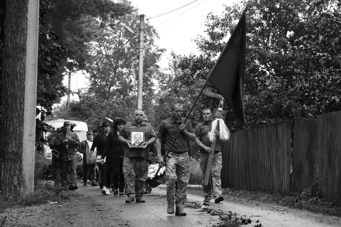 У Луцькій громаді попрощалися із загиблим десантником Василем Форманюком (фото)