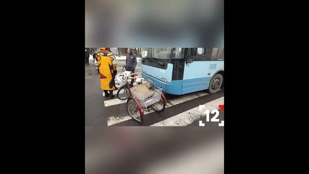 Повідомили деталі ДТП із велосипедисткою в центрі Луцька (відео)