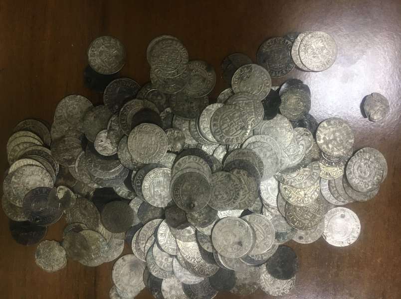 У Польщу намагалися вислати понад 700 старовинних монет