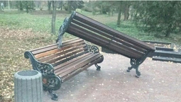 Вандали зробили "перестановку" в центральному парку Луцька (фото)