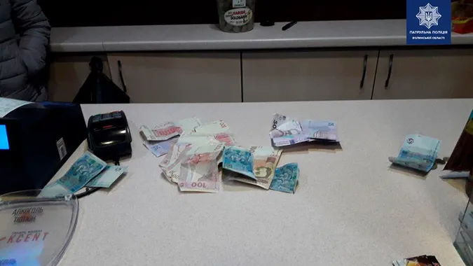 Біг і викидав гроші з кишень: у Луцьку спіймали грабіжника