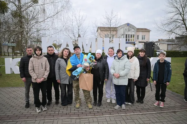 На рідну землю після полону повернувся волинянин Василь Луцик (фото)