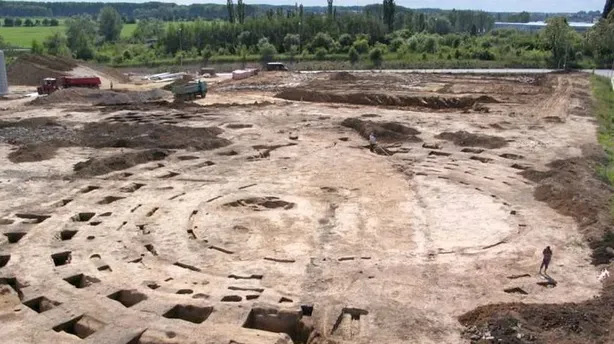 Археологи знайшли загадкову 7000-річну круглу споруду поблизу Праги (фото)