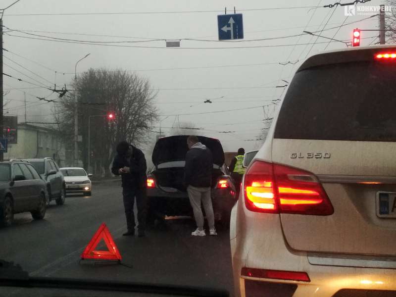 Допоміг депутат: у Луцьку водій «втаранив» дідуся і втік (фото)