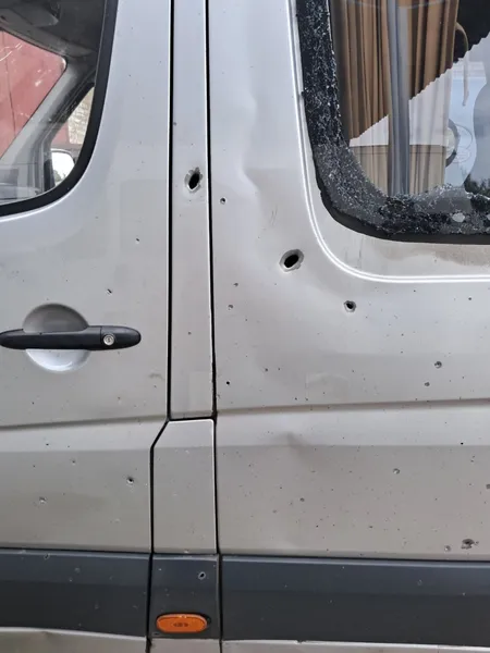 На Сумщині ворог атакував соціальний автобус з пасажирами (фото)