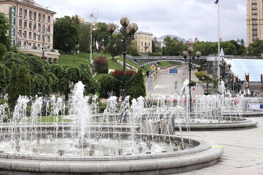 У Києві на Майдані Незалежності запрацювали фонтани (фото)