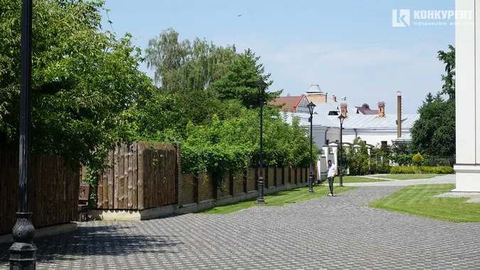 Окольному замку в Луцьку – рік (фото)