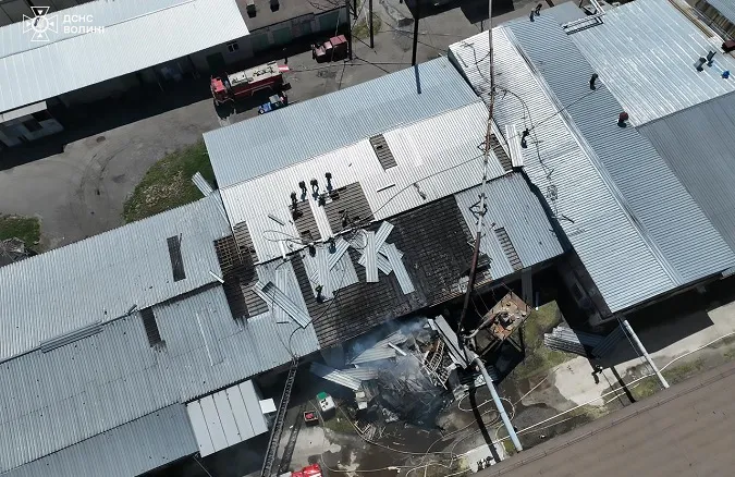 У Володимирському районі горіло велике підприємство (фото)