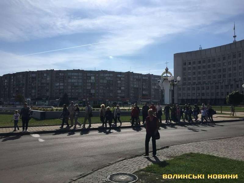 У Луцьку страйкують дачники: перекрили проспект Волі (фото) 