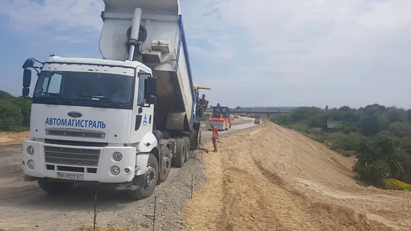 Ремонтують дорогу Н-22 Устилуг – Луцьк – Рівне (фото)