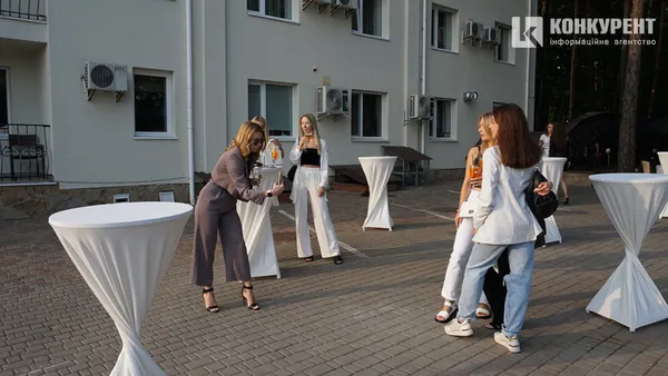 Дискотека, жарти та подарунки: у Луцьку відсвяткували Makis Fest*