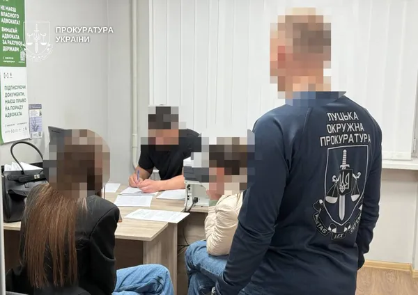 Фіктивні вчителі й «бронювання»: у Луцьку в ліцеї викрили злочинну схему (фото)