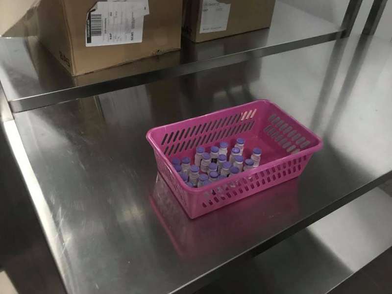 У Луцьку отримали перше щеплення препаратом Pfizer: вакцинують людей похилого віку