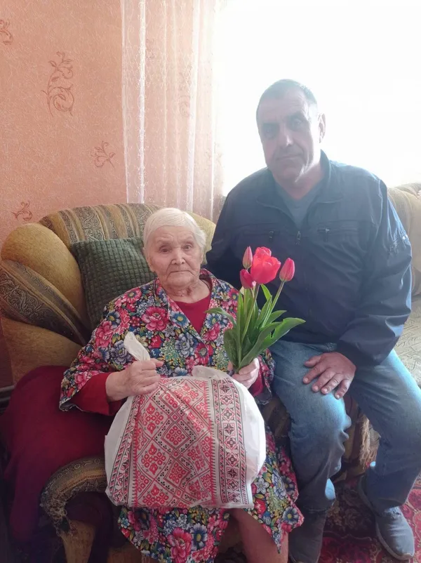 Майже століття життя і 20 нащадків: у селі на Волині привітали довгожительку