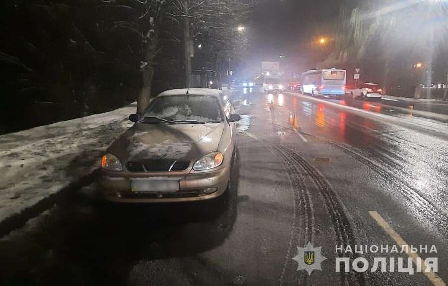 «Ланос» збив чоловіка на переході: деталі ДТП на Набережній у Луцьку (фото)