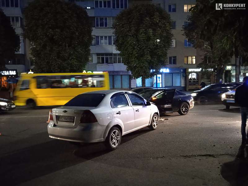 У Луцьку на проспекті Перемоги ДТП із потерпілими (фото)