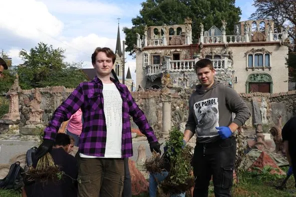 У Луцьку навели лад біля будинку скульптора Голованя (фото)