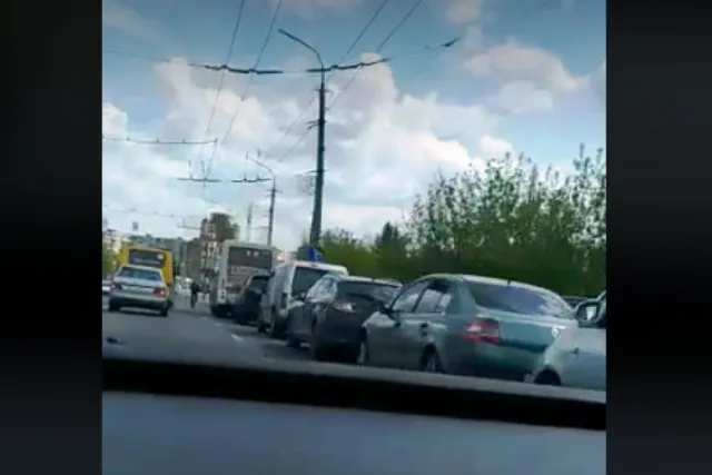 У Луцьку довжелезна черга до АЗС (відео)