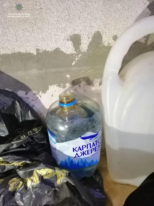 У Луцьку затримали чоловіка з понад 15 пакетами наркотиків (фото)