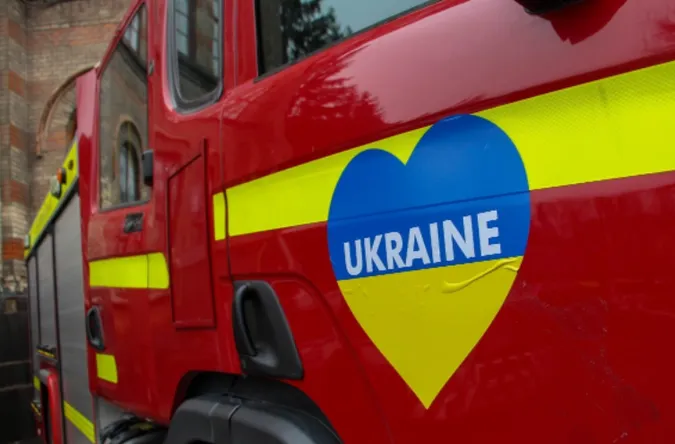 Британія передала Україні 22 «швидкі» та 40 пожежних машин