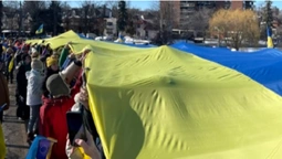 В Канаді розгорнули 30-метровий український прапор (фото)