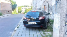 «ПаркоХамСервіс»: у Луцьку «головний паркувальник» міста порушив ПДР (фото)
