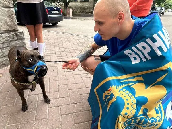 «На спині у сина сліди від електрошокеру – рани не встигали загоюватися», – мама звільненого з полону медика з Луцька